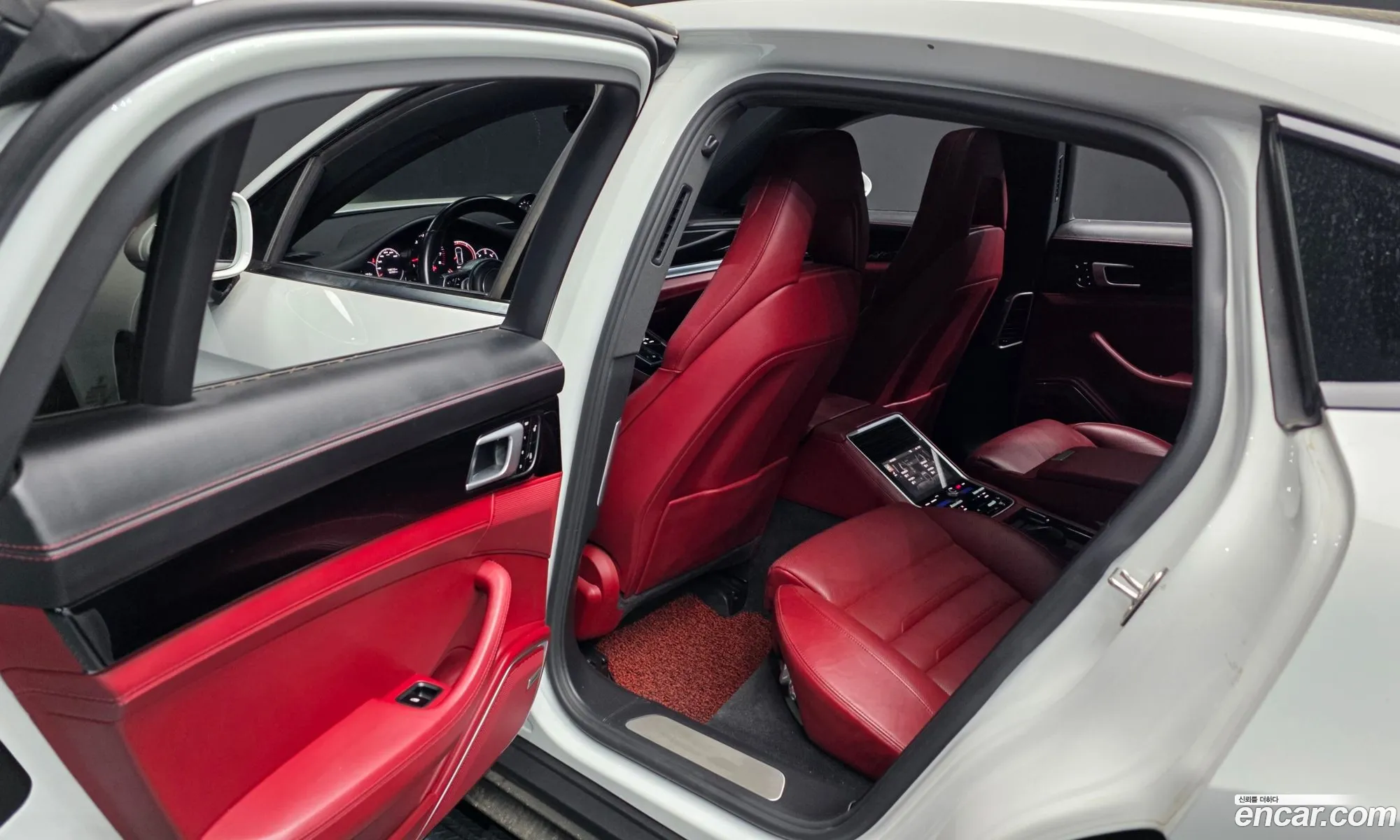 Porsche Panamera 2018 — 34