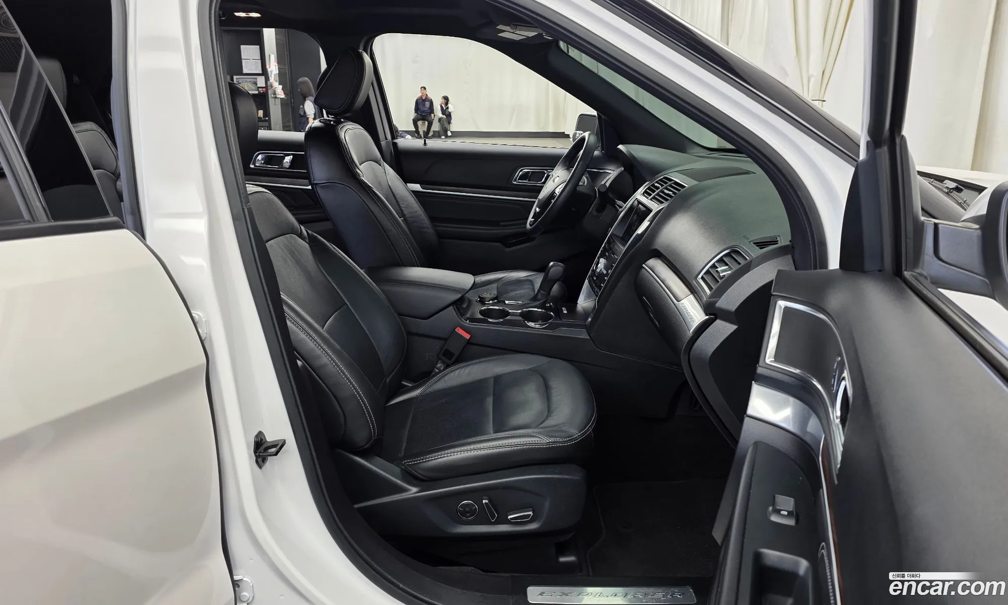 Ford Explorer 2018 1FM5K8FH8JGC37805 — 21