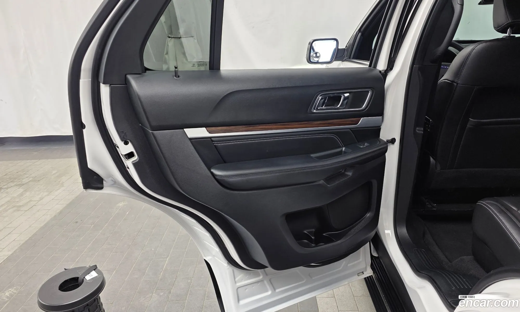 Ford Explorer 2018 1FM5K8FH8JGC37805 — 29