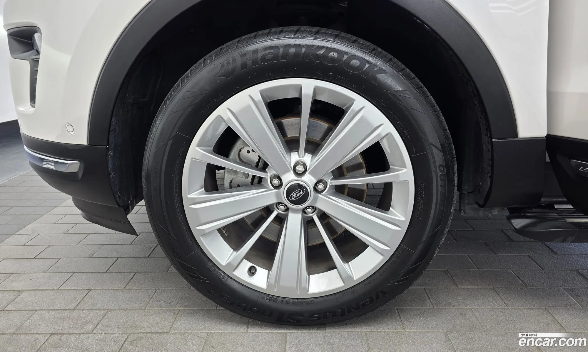 Ford Explorer 2018 1FM5K8FH8JGC37805 — 8
