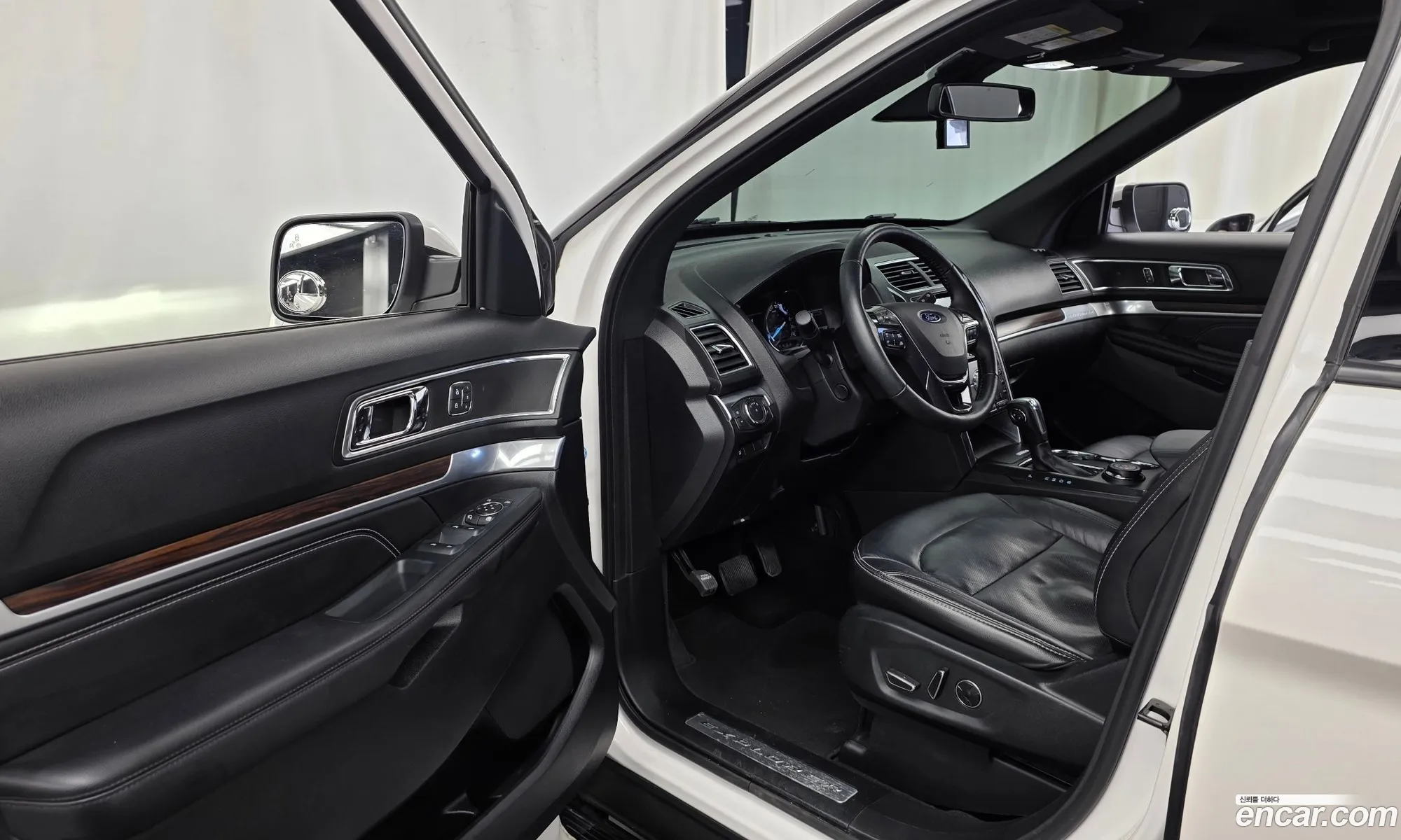 Ford Explorer 2018 1FM5K8FH8JGC37805 — 2