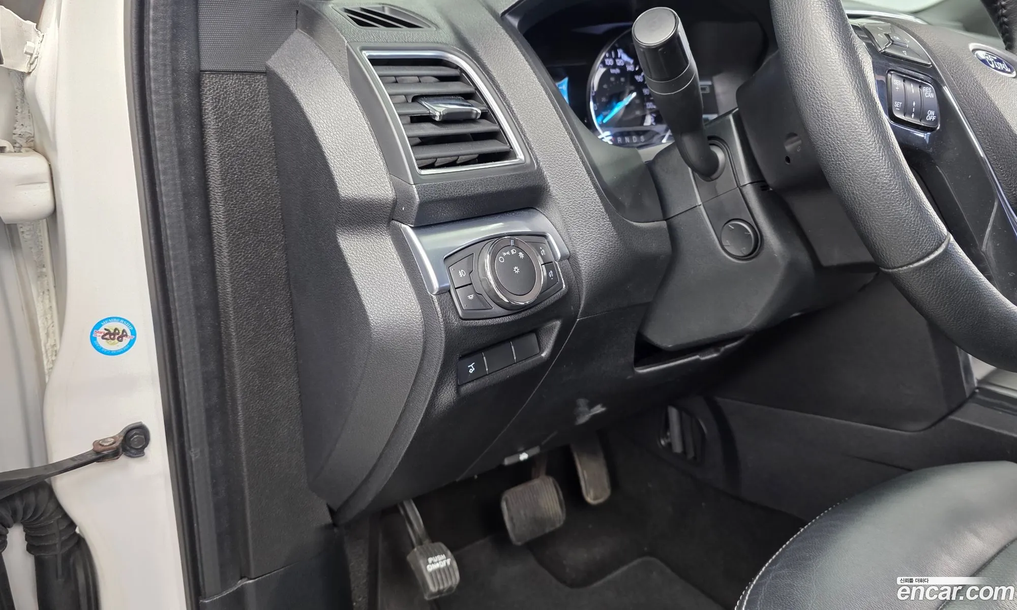 Ford Explorer 2018 1FM5K8FH8JGC37805 — 5