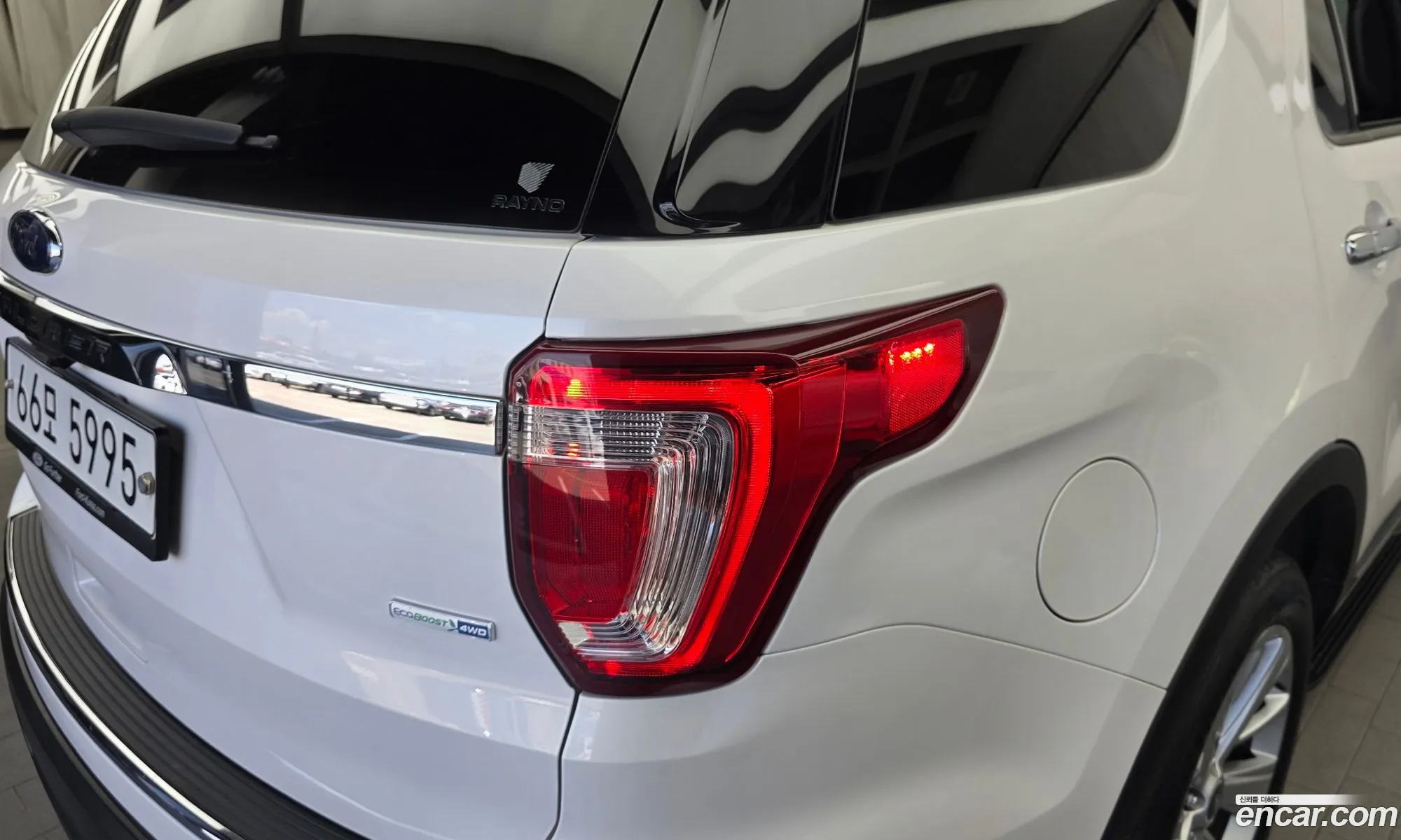 Ford Explorer 2018 1FM5K8FH8JGC37805 — 23
