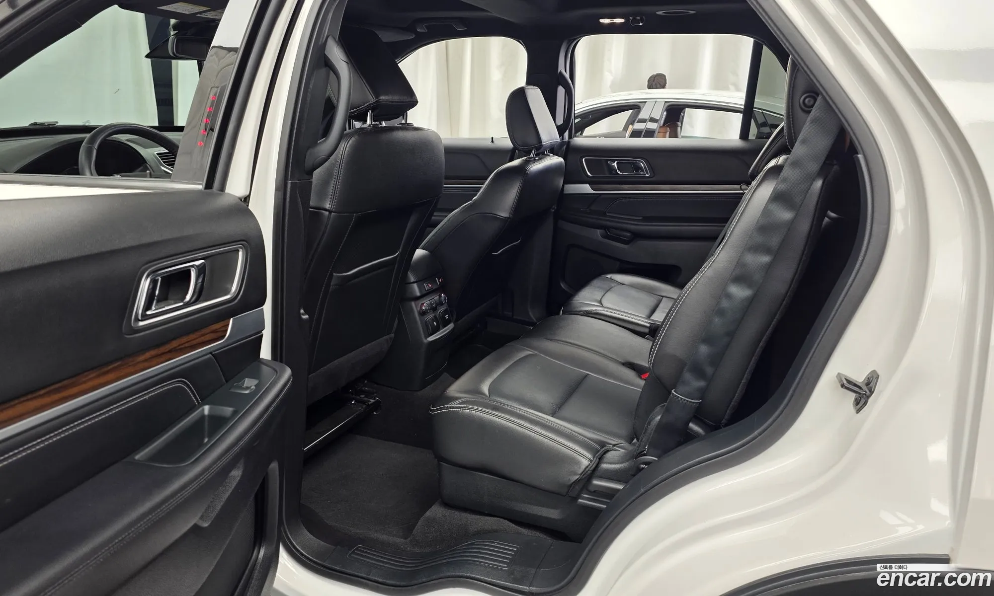 Ford Explorer 2018 1FM5K8FH8JGC37805 — 9