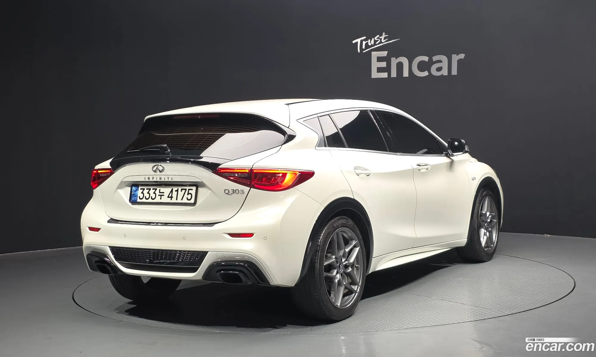 Infiniti Q30