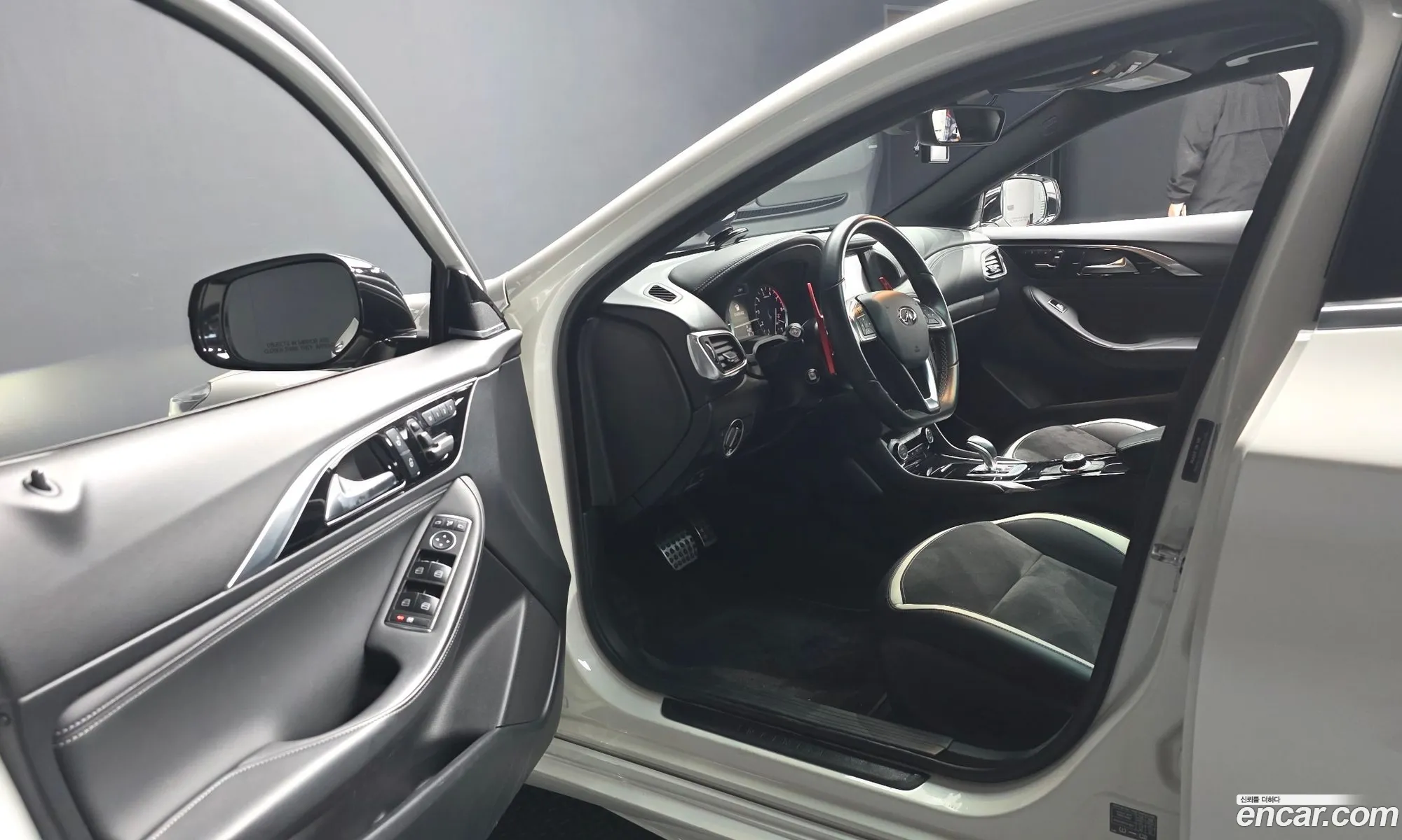 Infiniti Q30
