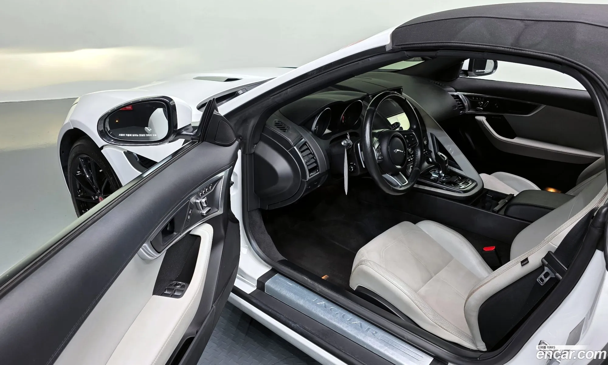 Jaguar F-Type 2018 SAJDB5BX0KCK56774 — 17