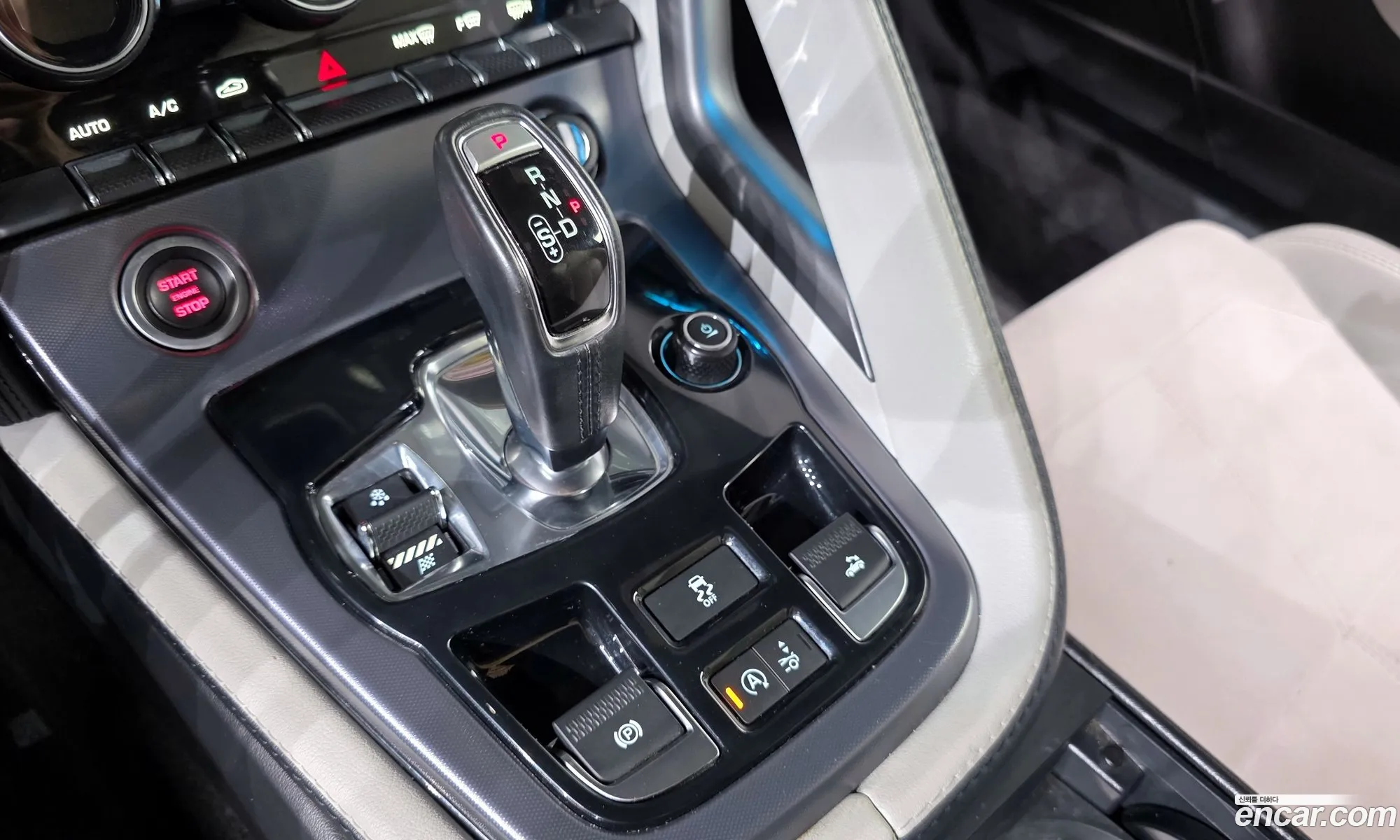 Jaguar F-Type 2018 SAJDB5BX0KCK56774 — 4