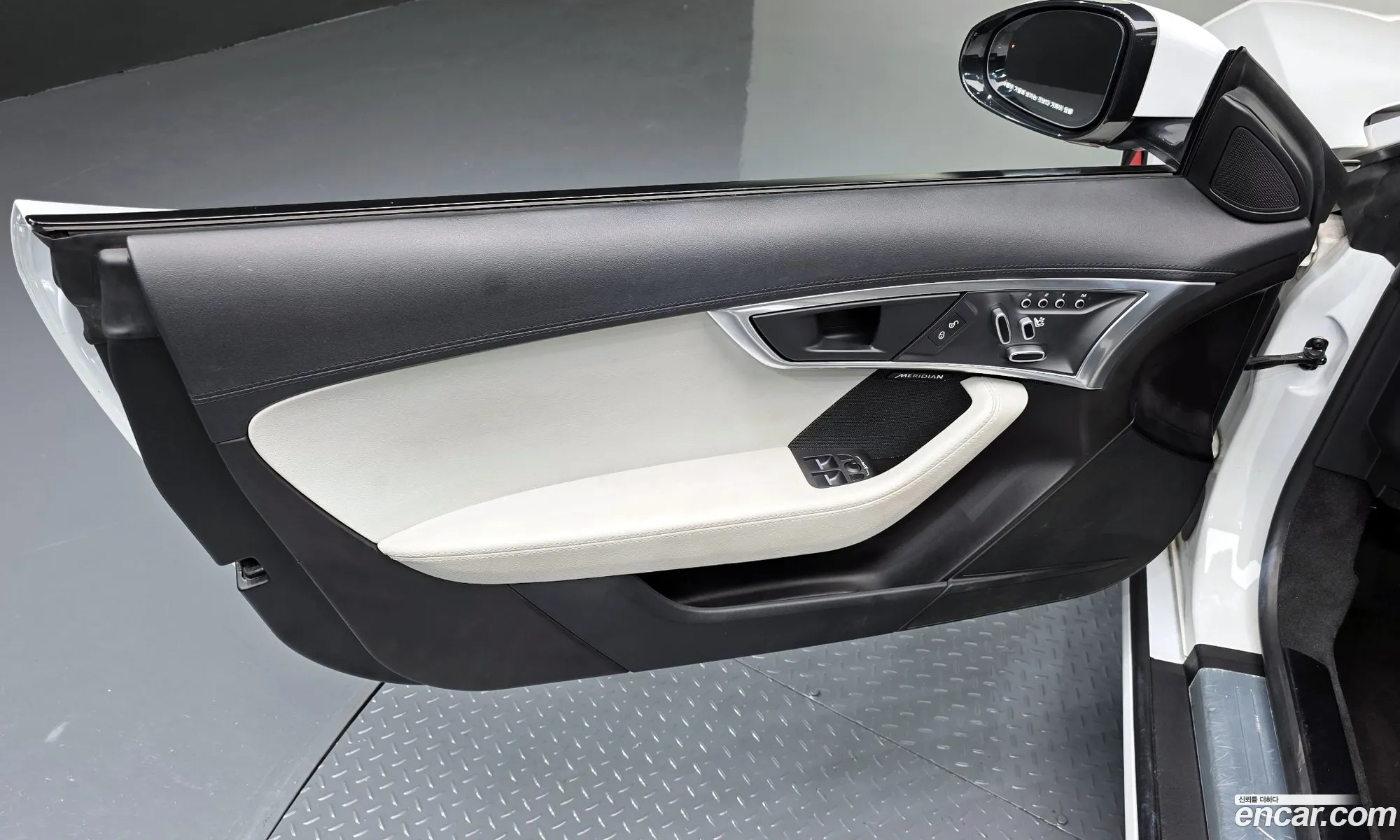 Jaguar F-Type 2018 SAJDB5BX0KCK56774 — 23
