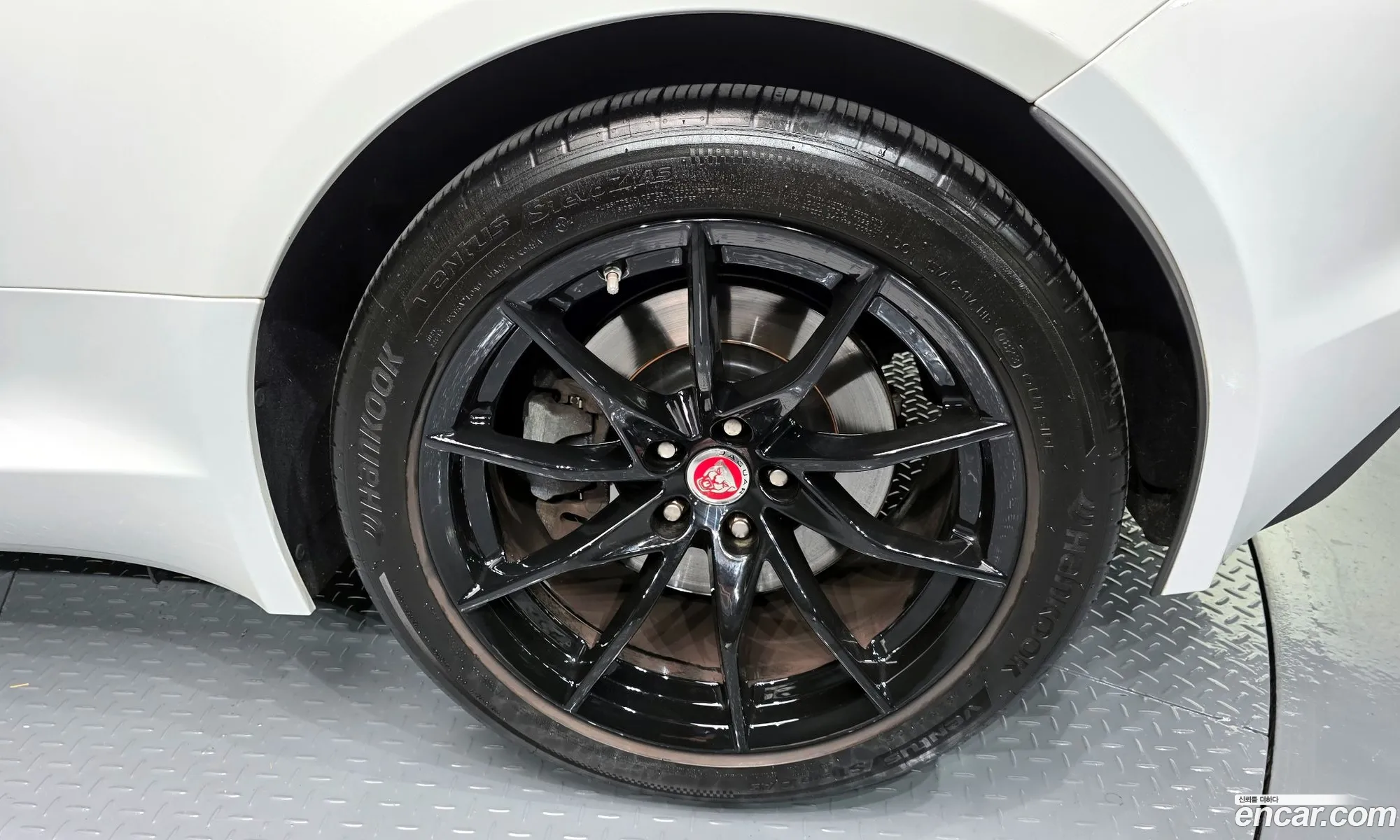Jaguar F-Type 2018 SAJDB5BX0KCK56774 — 25