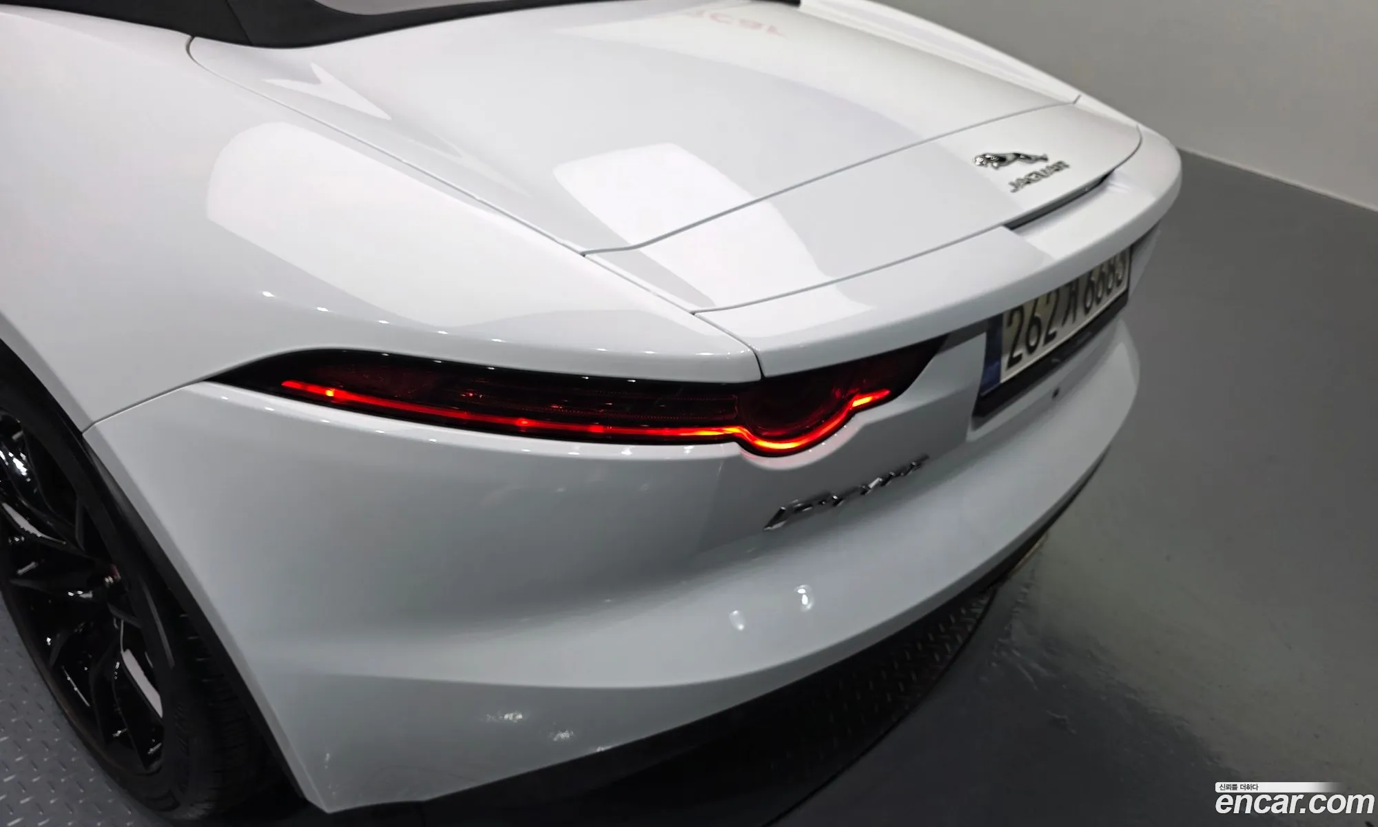 Jaguar F-Type 2018 SAJDB5BX0KCK56774 — 27