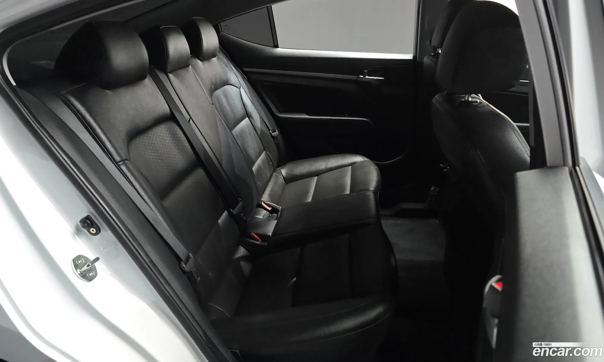 Hyundai Elantra AD 2019 — 10