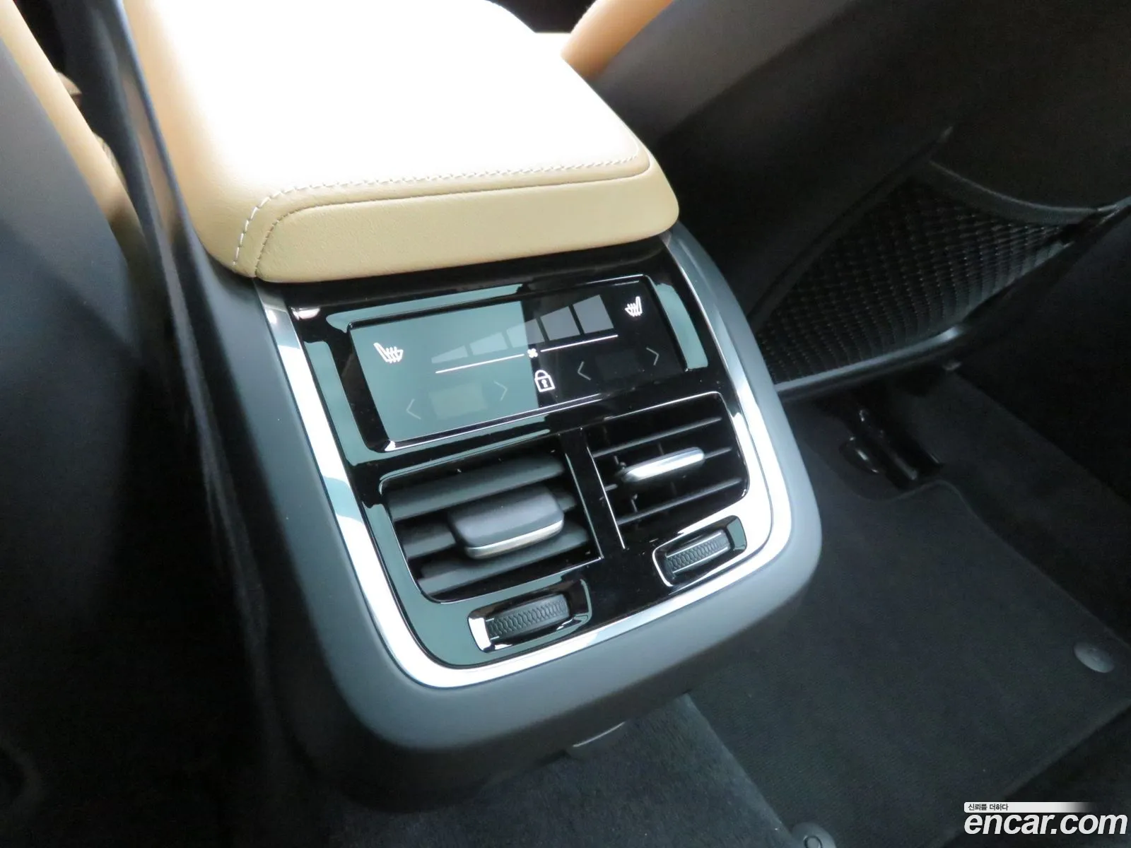 Volvo V60 Cross Country 2025 — 15