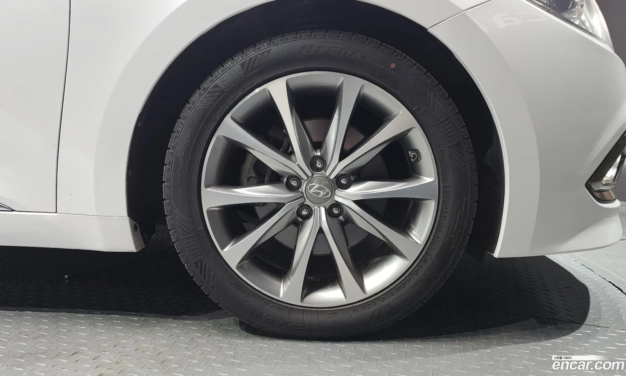 Hyundai Grandeur HG 2015 — 19