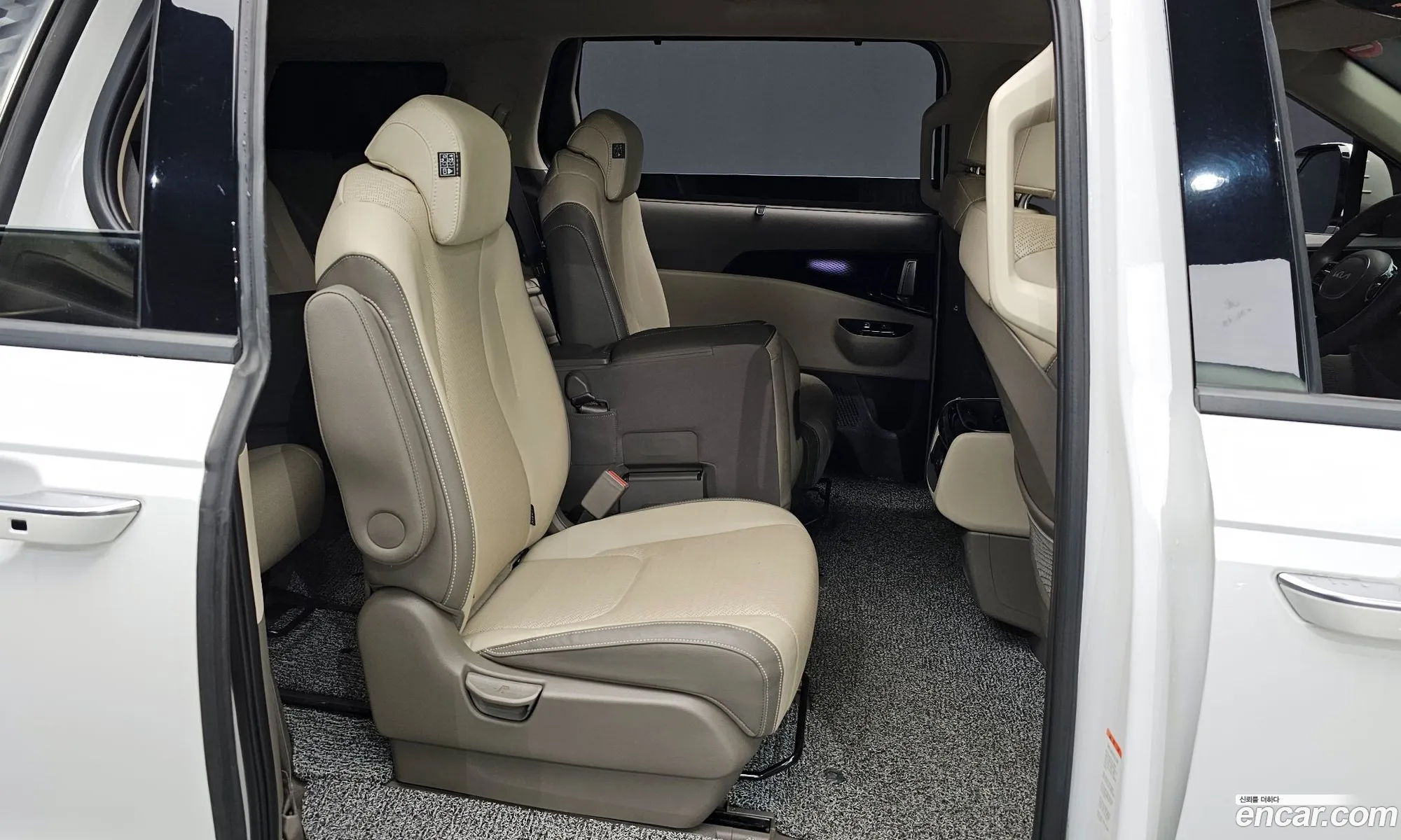 Kia Carnival 2023 — 21
