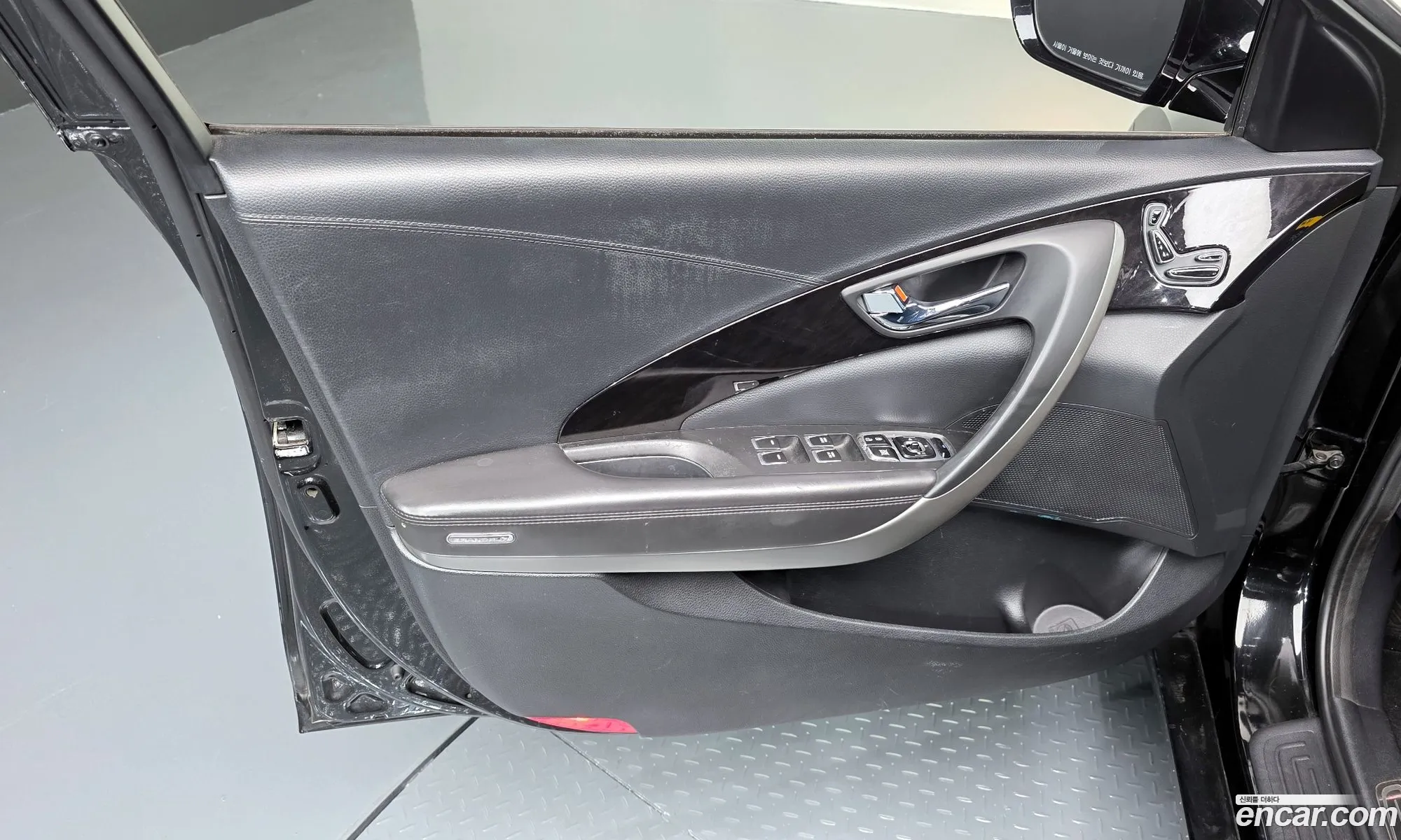 Hyundai Grandeur HG 2014 — 28