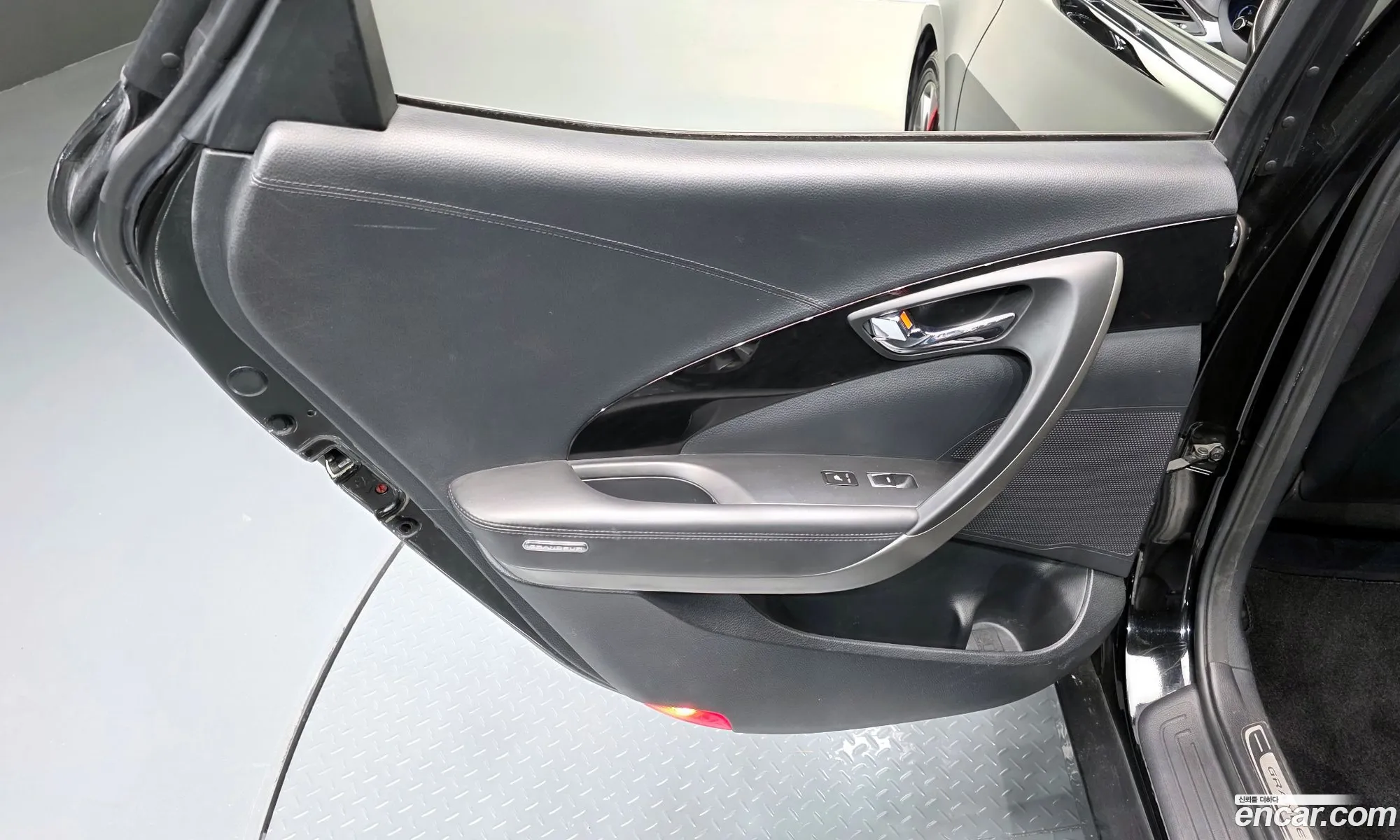Hyundai Grandeur HG 2014 — 24