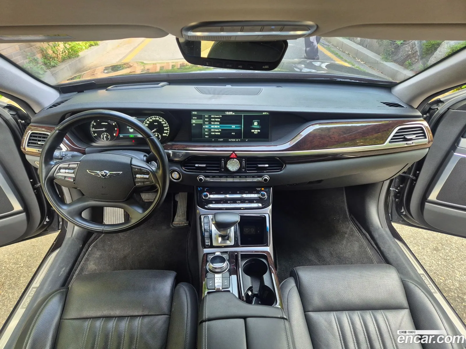 Genesis EQ900 2018 — 2