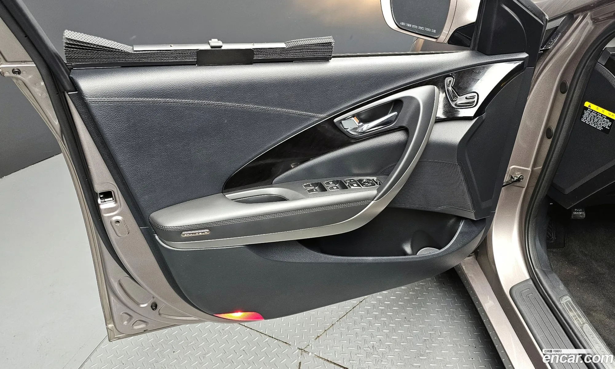 Hyundai Grandeur HG 2013 — 23