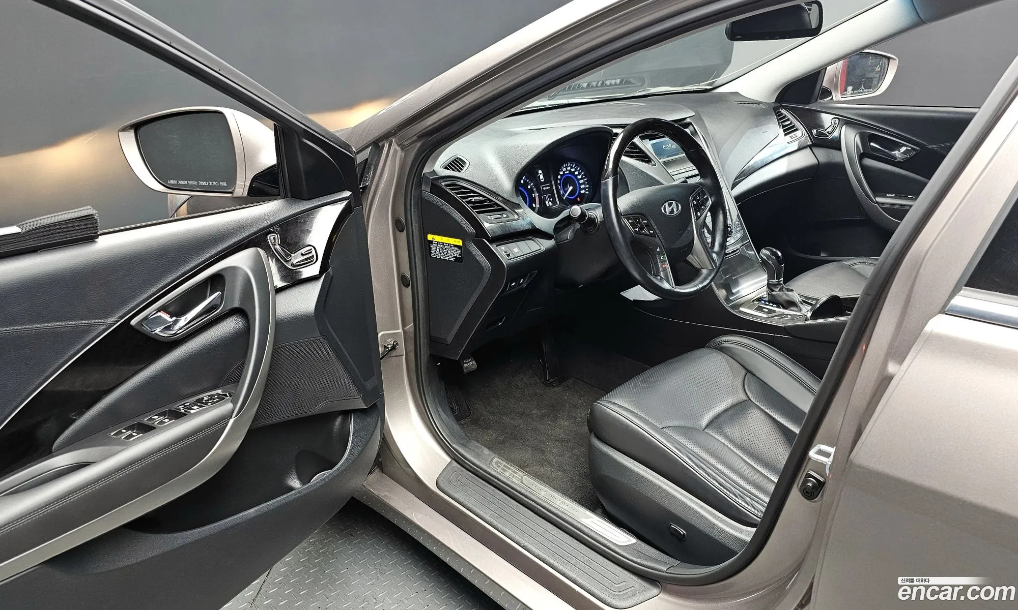 Hyundai Grandeur HG 2013 — 16