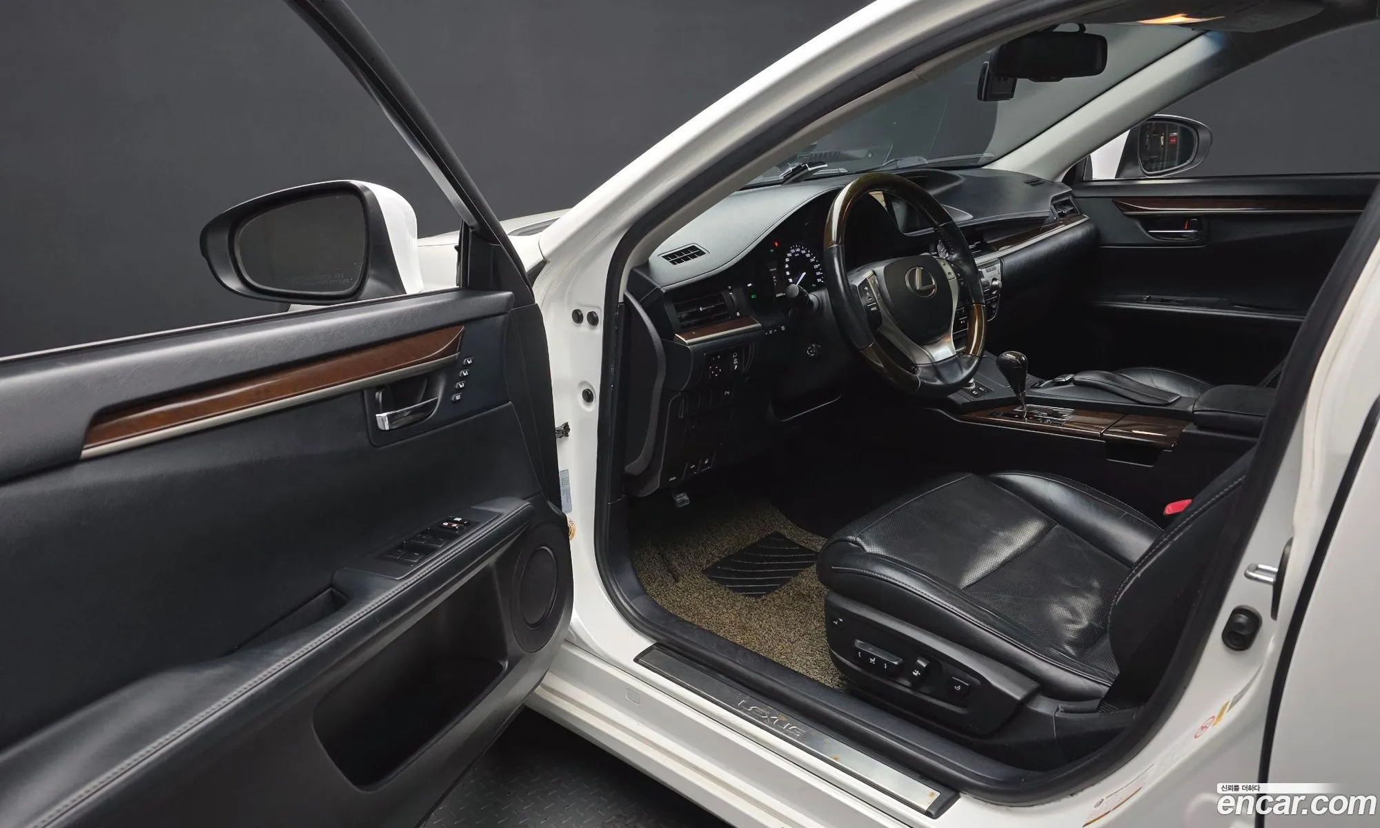 Lexus ES300h 2013 — 2
