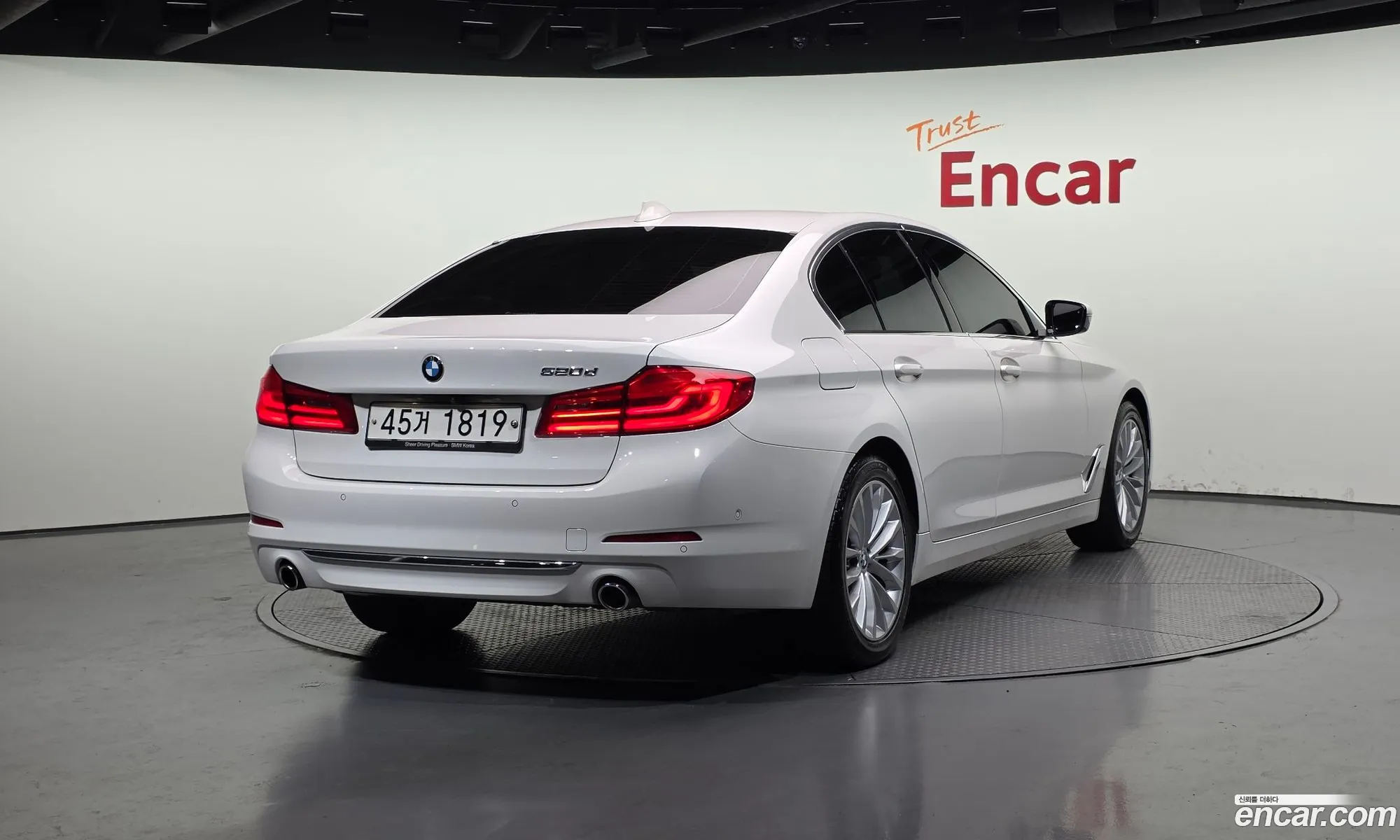 BMW 5 Series 2019 WBAJF3100KBS70742 — 19