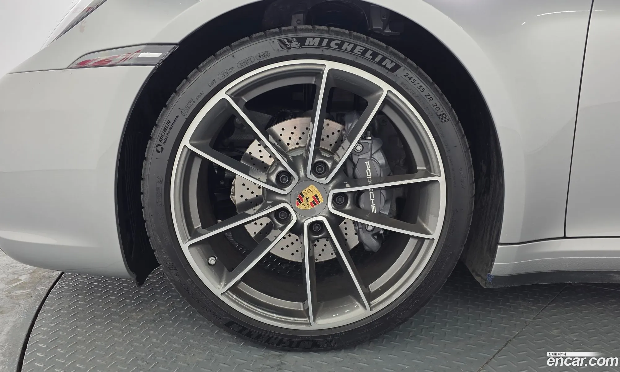 Porsche 911 2024 — 17