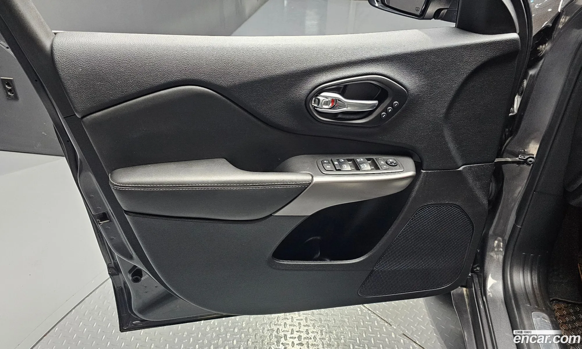 Jeep Cherokee 2021 1C4PJMJX4MD223350 — 22