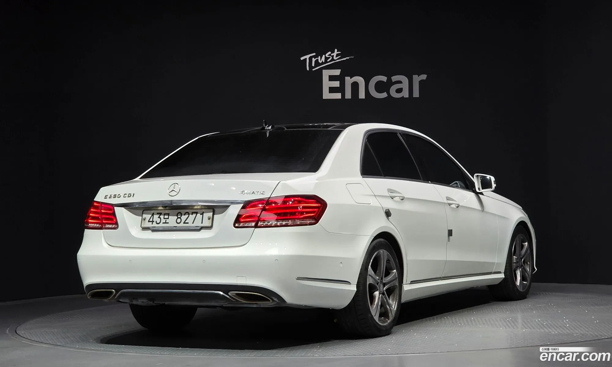 Mercedes-Benz E-Class W212 2013 WDDHF8CB0EA828974 — 16