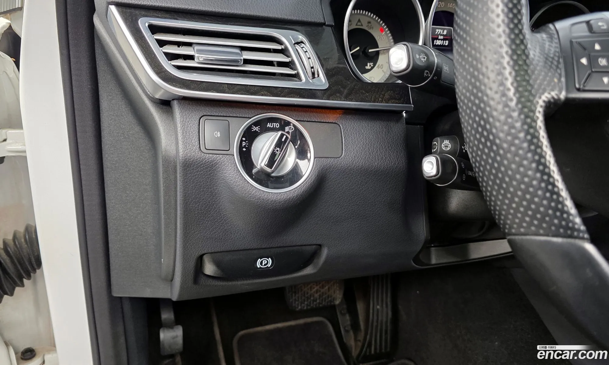 Mercedes-Benz E-Class W212 2013 WDDHF8CB0EA828974 — 9