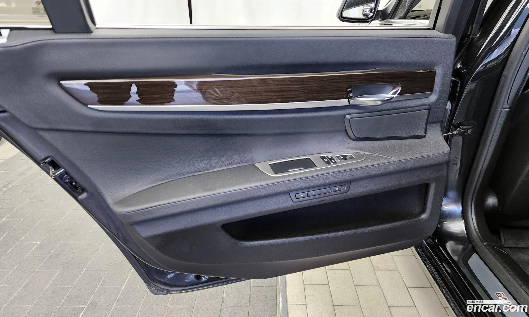 BMW 7 Series 2010 WBAKB8101AC343039 — 27