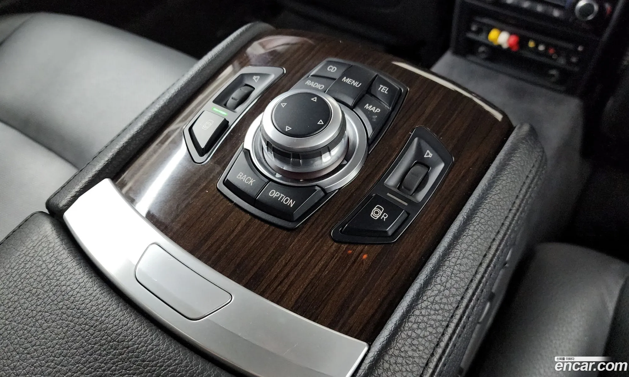 BMW 7 Series 2010 WBAKB8101AC343039 — 17