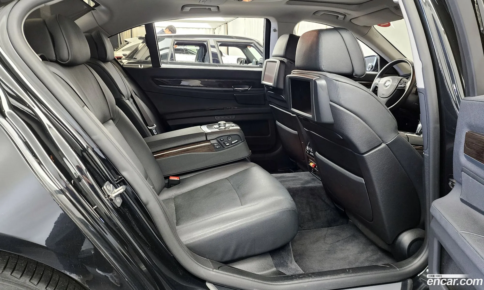 BMW 7 Series 2010 WBAKB8101AC343039 — 14