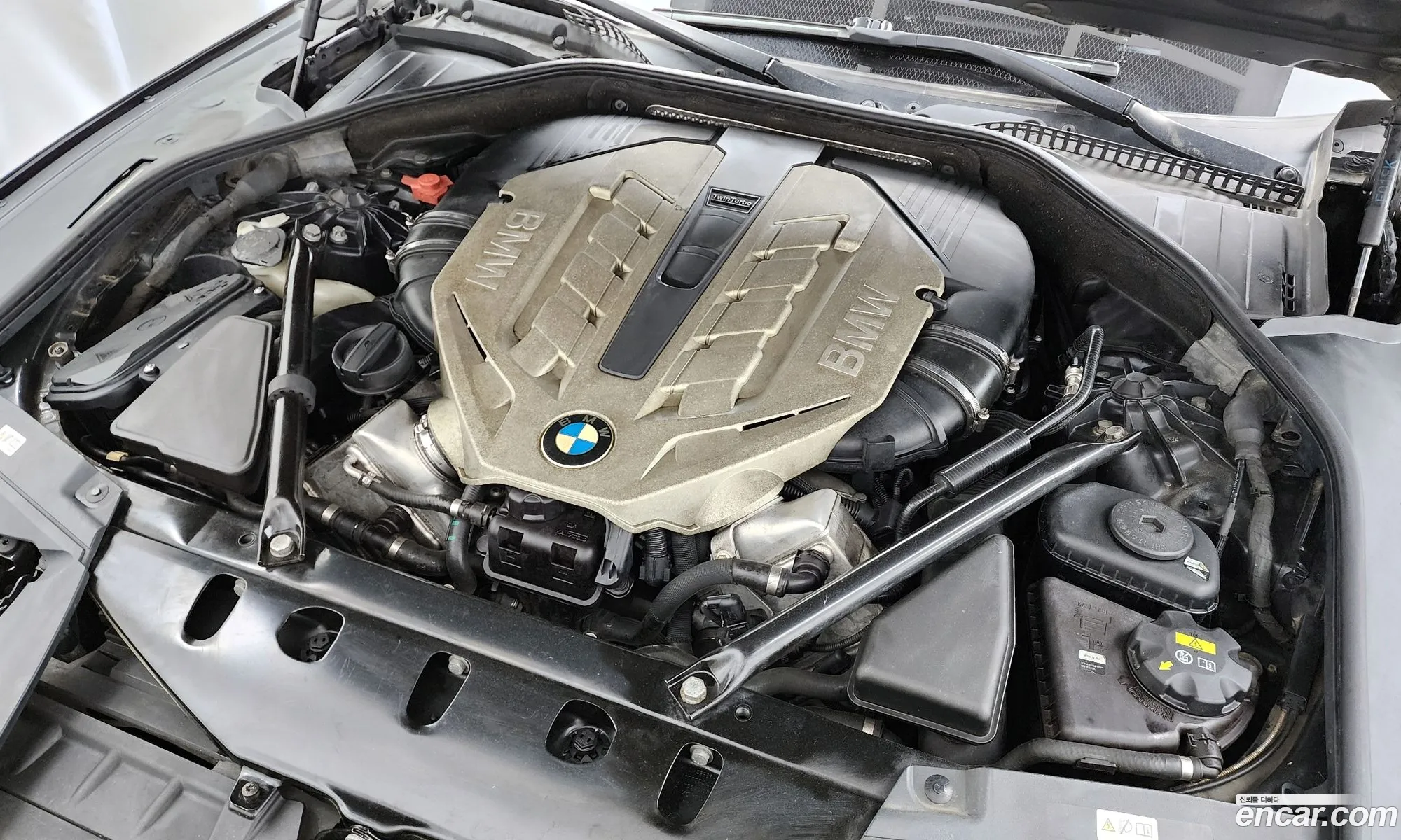 BMW 7 Series 2010 WBAKB8101AC343039 — 12