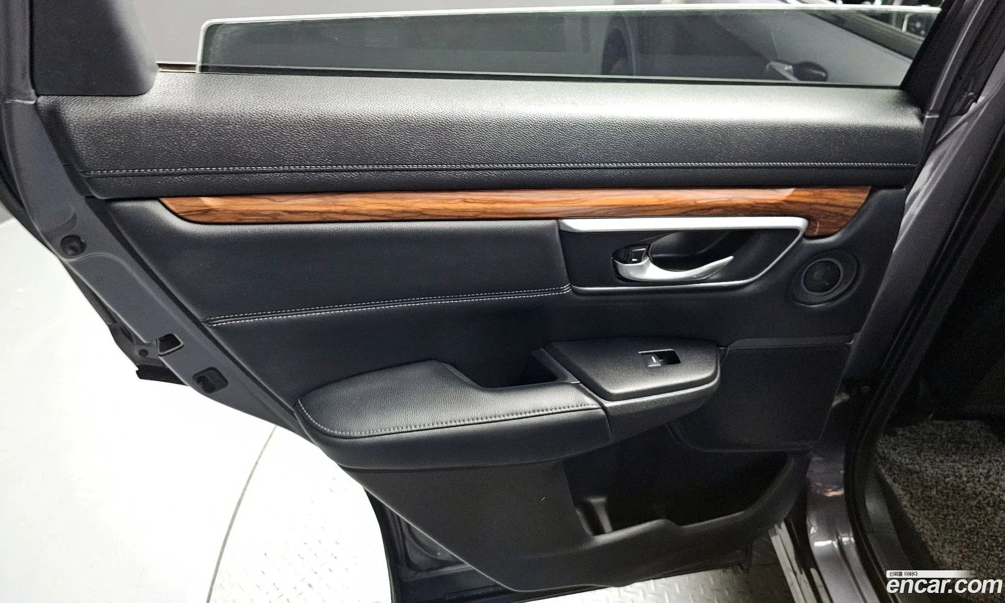 Honda CR-V 2017 5J6RW2870HL521186 — 8