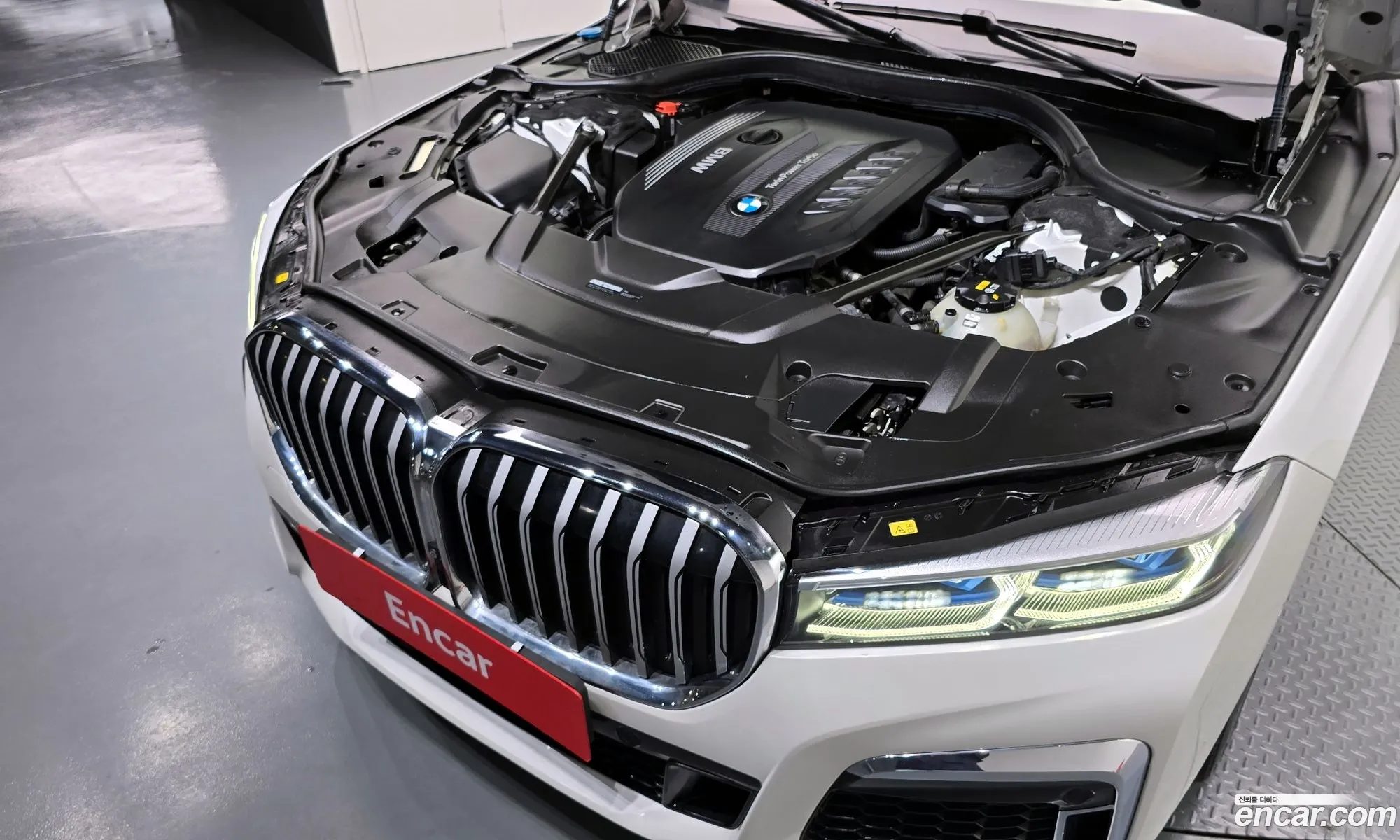 BMW 7 Series 2019 WBA7V4105LCD25560 — 24