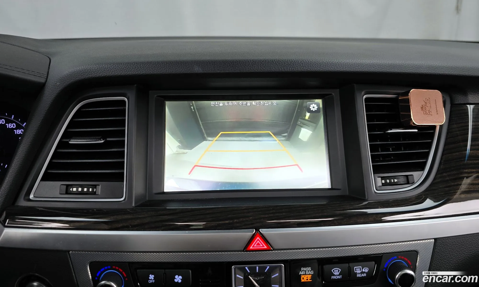 Genesis G80 2018 — 19
