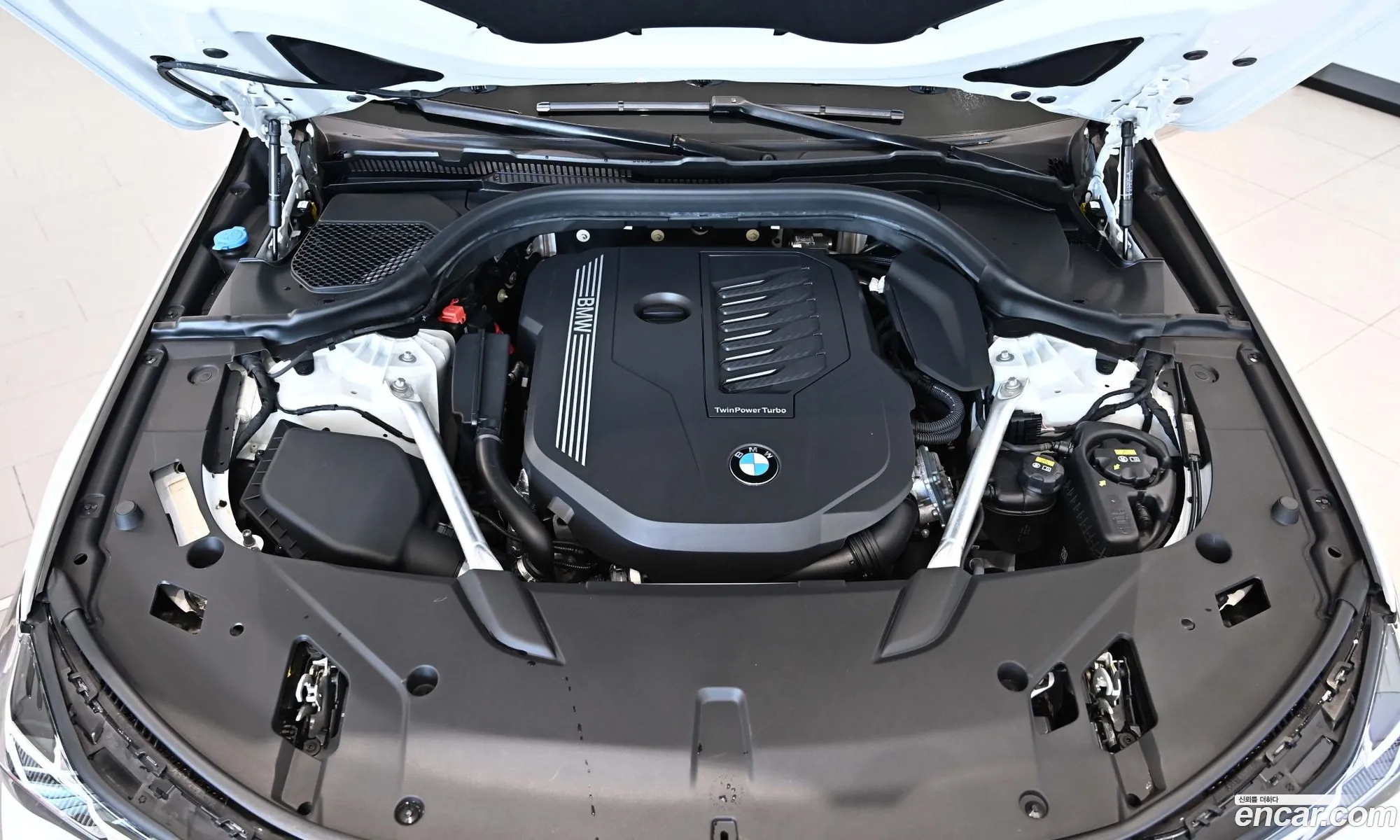 BMW 6 Series GT 2023 — 6