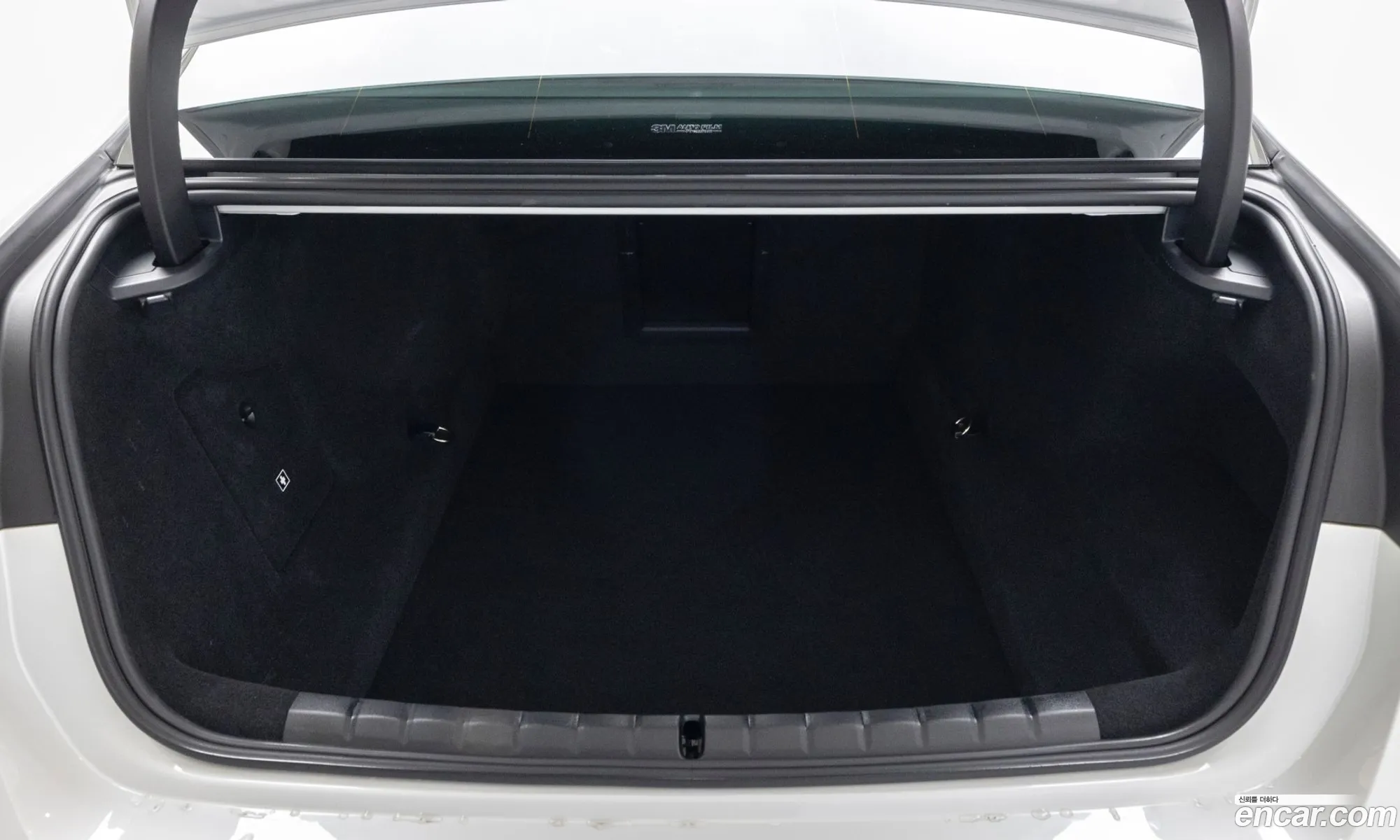 BMW 7 Series 2025 — 8