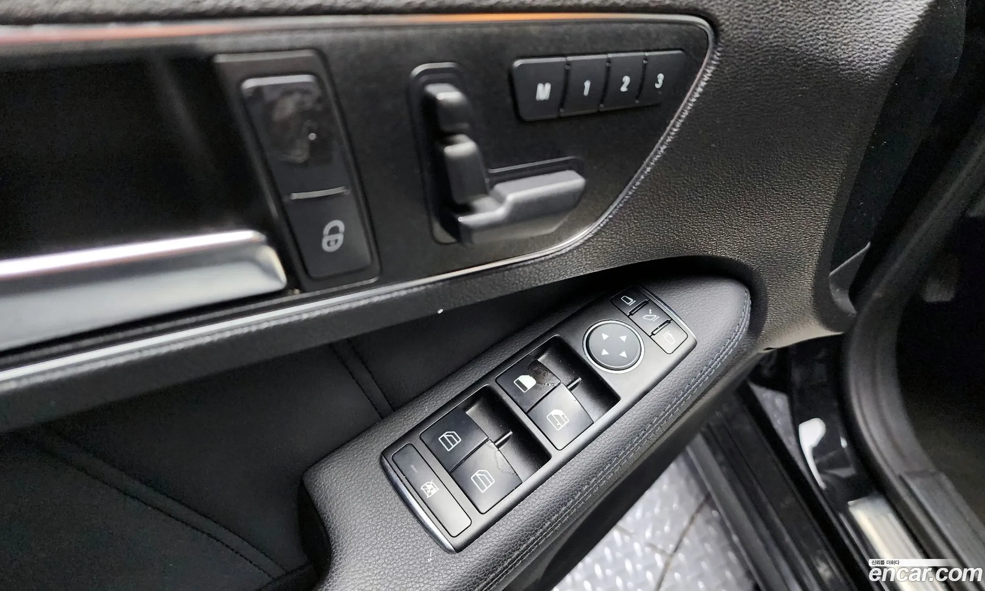 Mercedes-Benz E-Class W212 2012 WDDHF5DB5CA571997 — 12