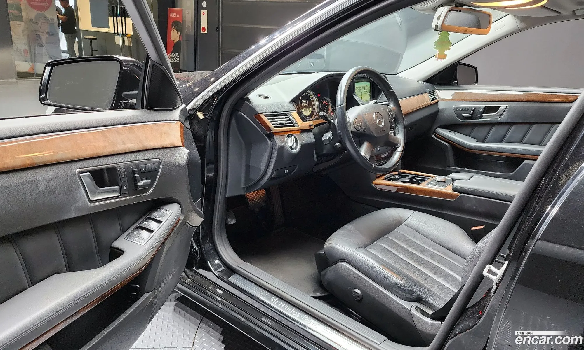 Mercedes-Benz E-Class W212 2012 WDDHF5DB5CA571997 — 17