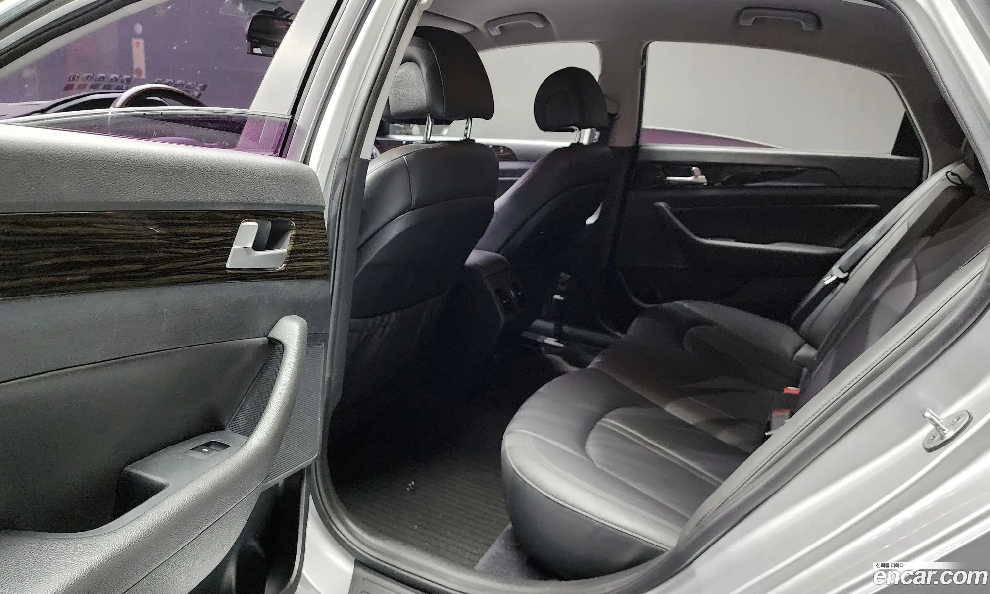 Hyundai LF Sonata 2015 — 17