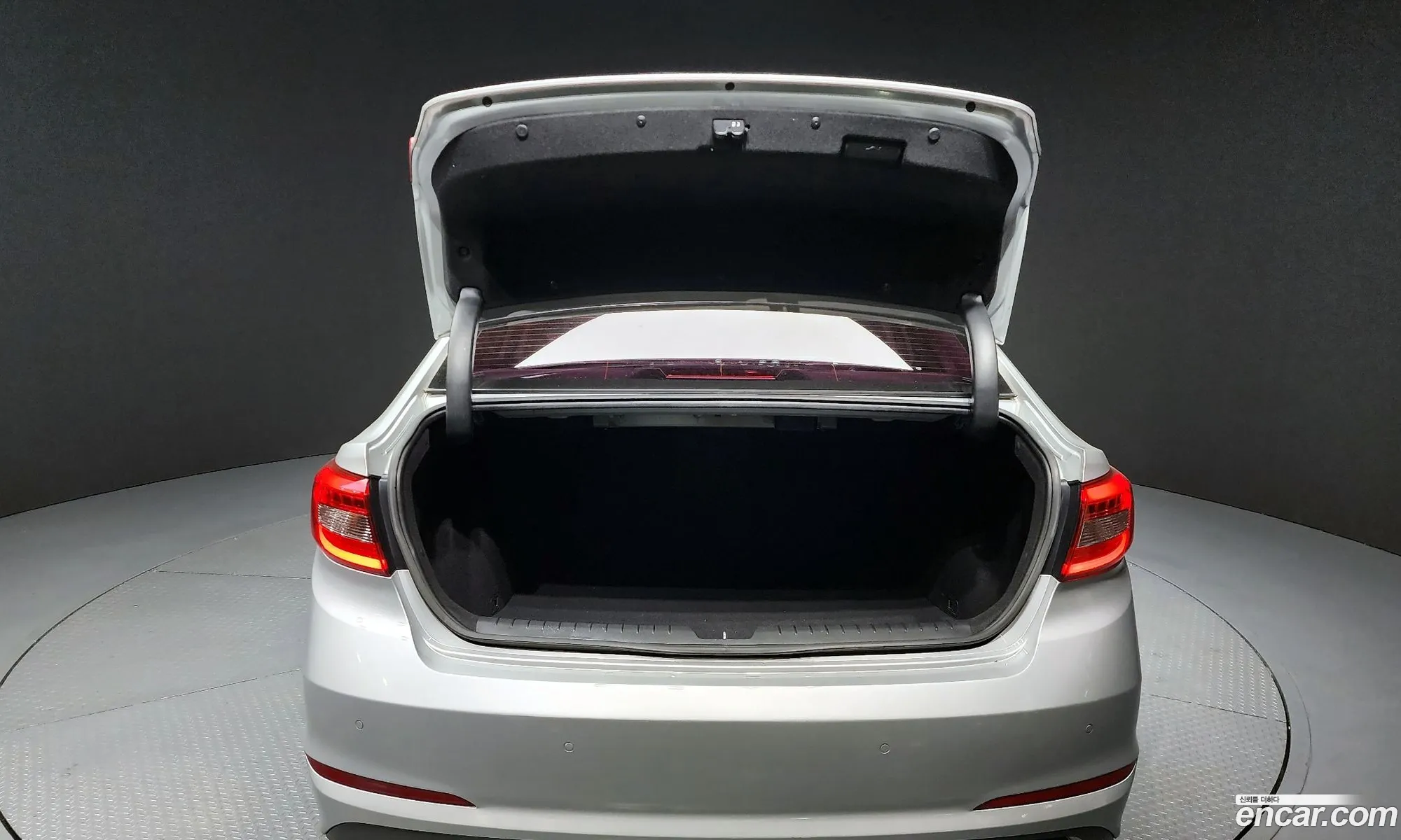 Hyundai LF Sonata 2015 — 14