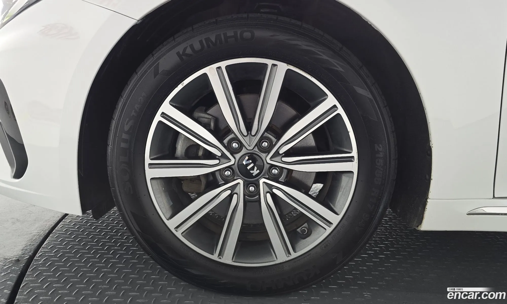 Kia K5 2019 — 17