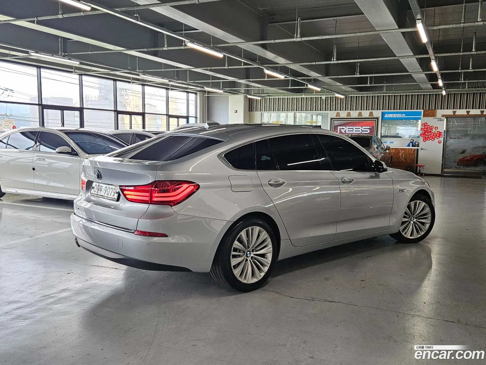 BMW 5 Series GT 2017 — 12