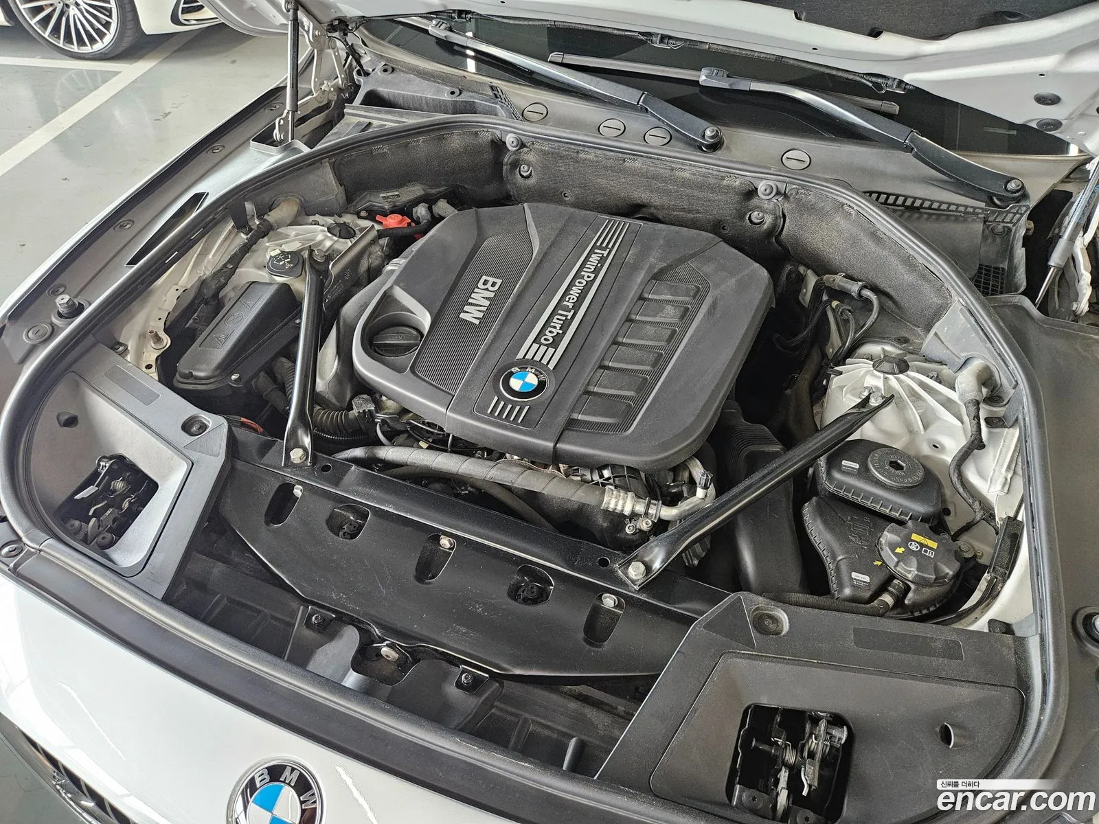 BMW 5 Series GT 2017 — 16