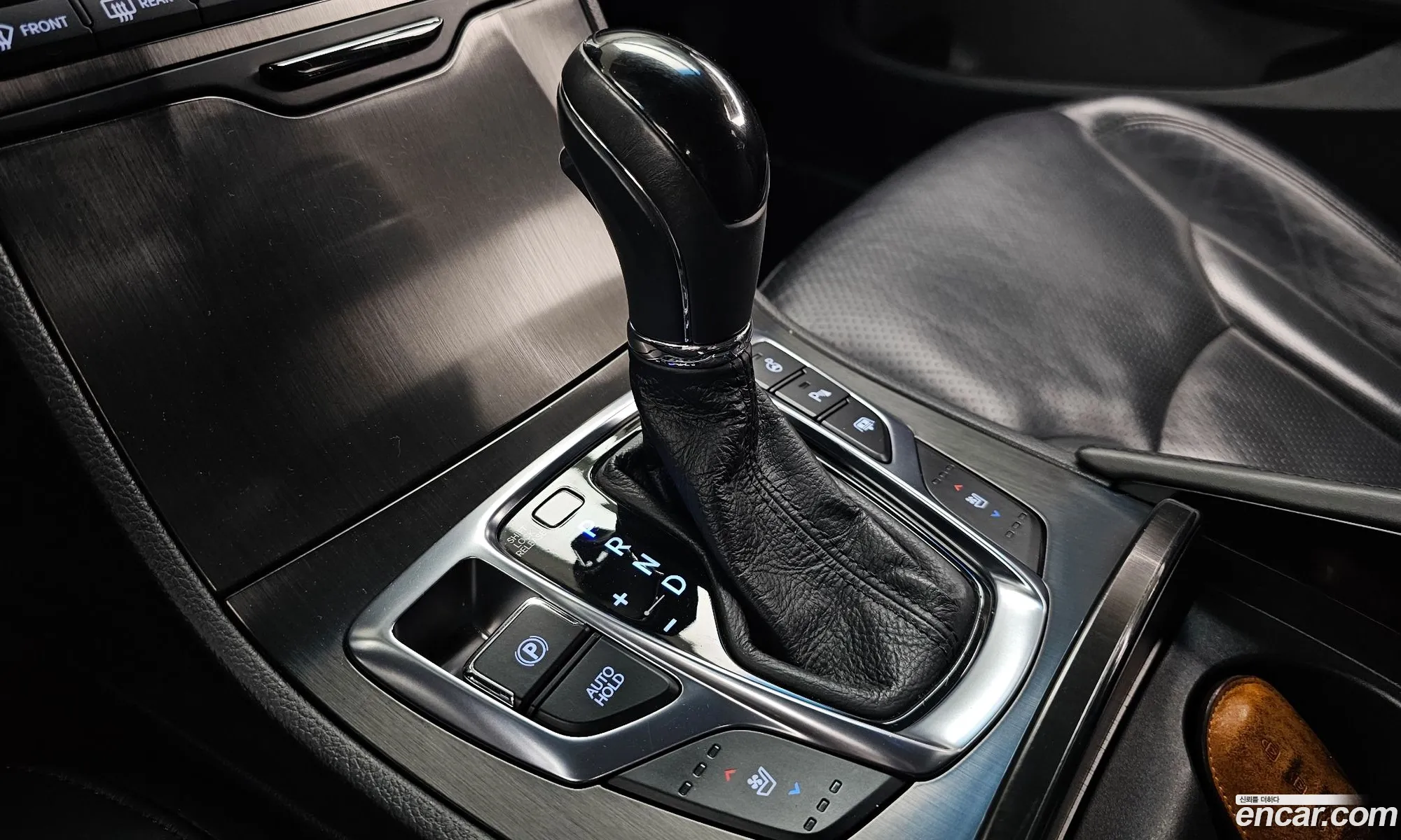 Hyundai Grandeur HG 2015 — 17