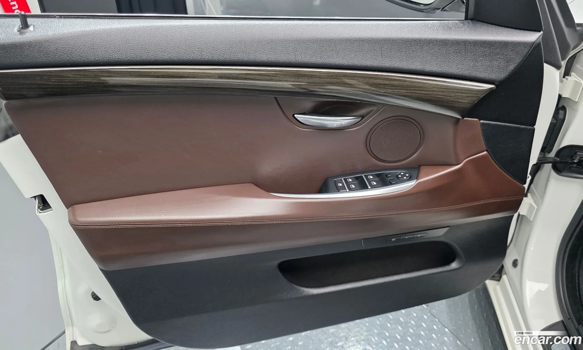 BMW 5 Series GT 2017 WBA5N2107HG269274 — 35