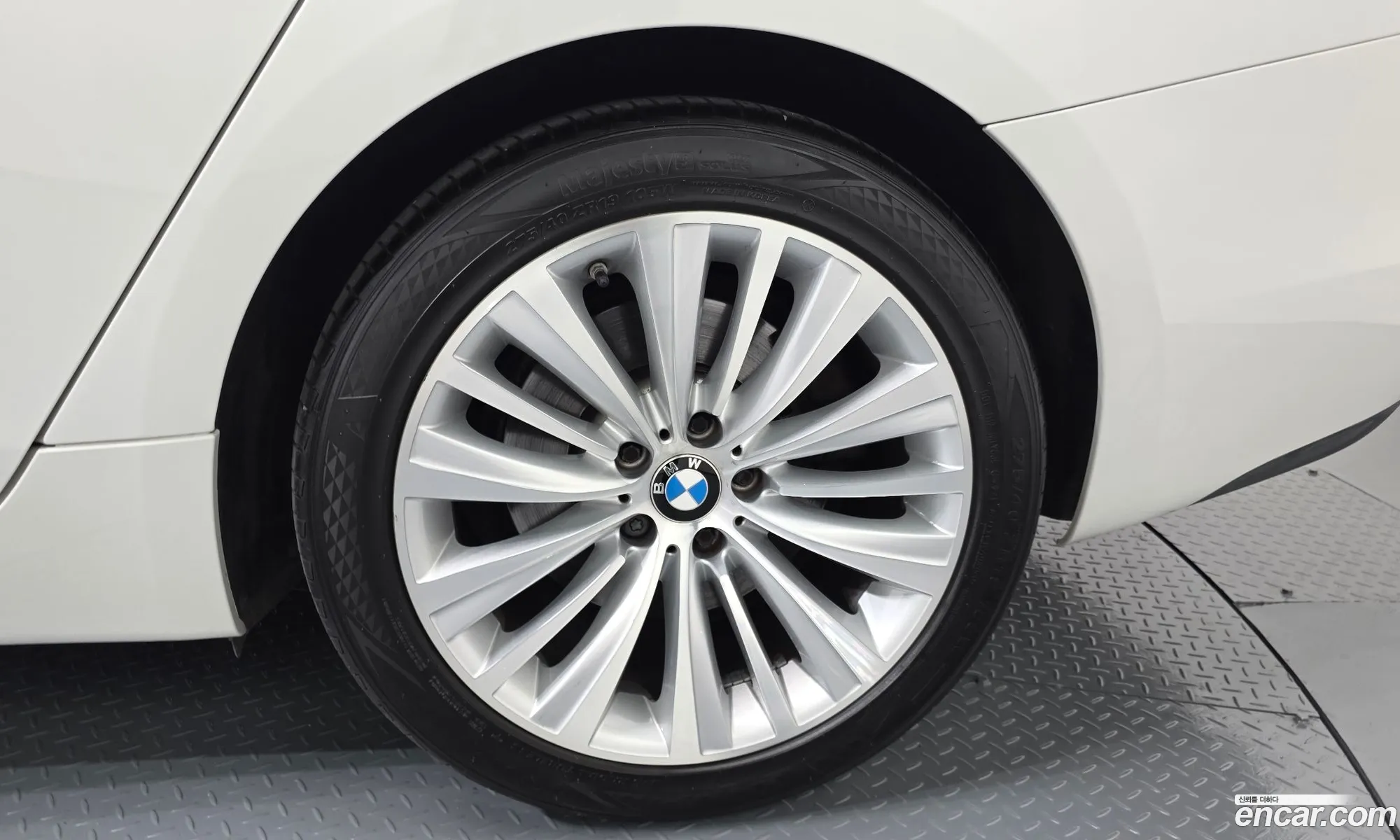 BMW 5 Series GT 2017 WBA5N2107HG269274 — 14