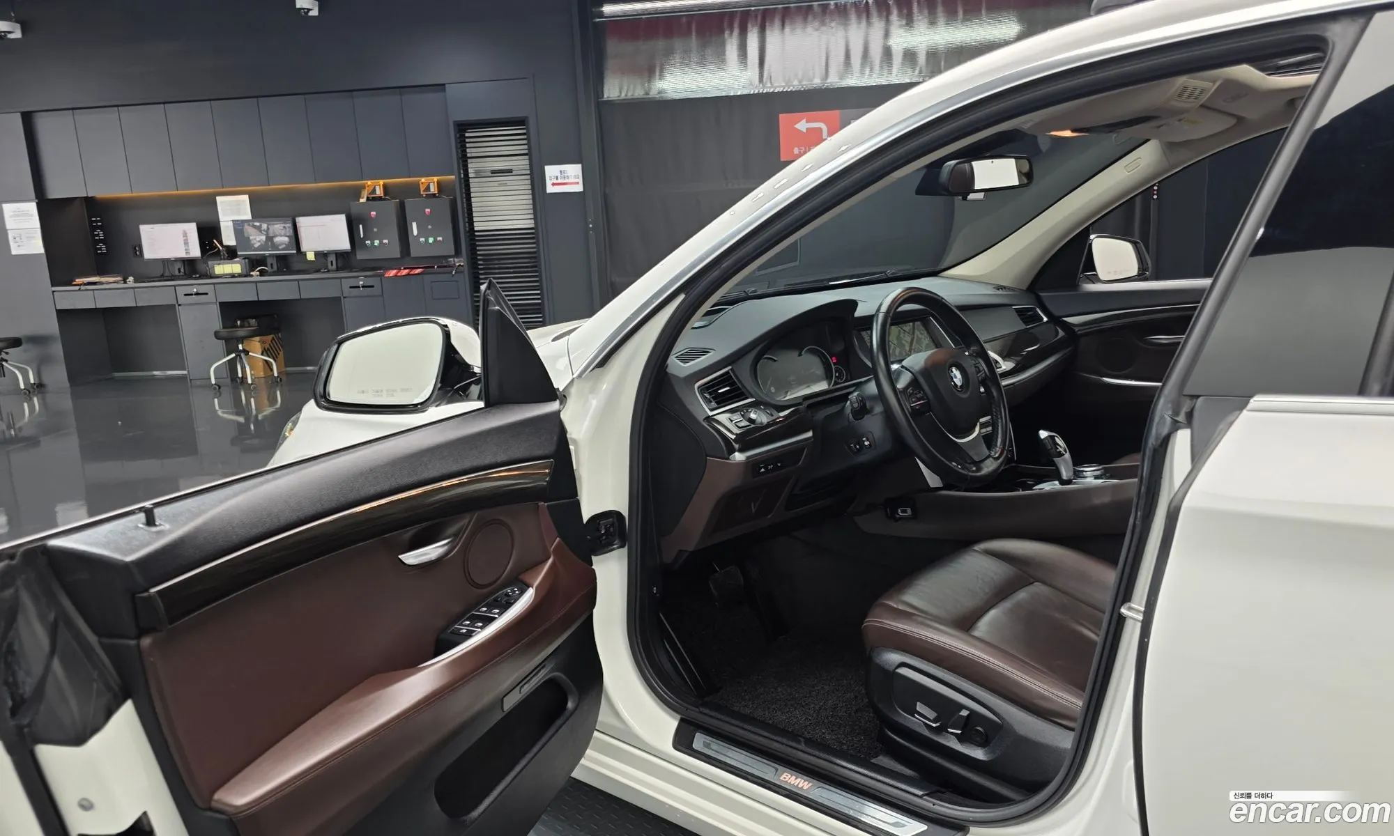 BMW 5 Series GT 2017 WBA5N2107HG269274 — 3